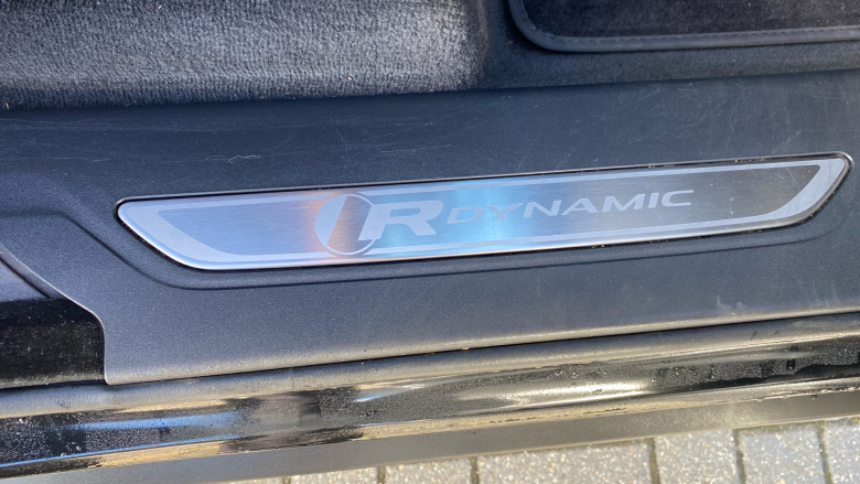 Jaguar F-Pace 2.0 D200 R-Dynamic SE 5dr Auto AWD Diesel Estate